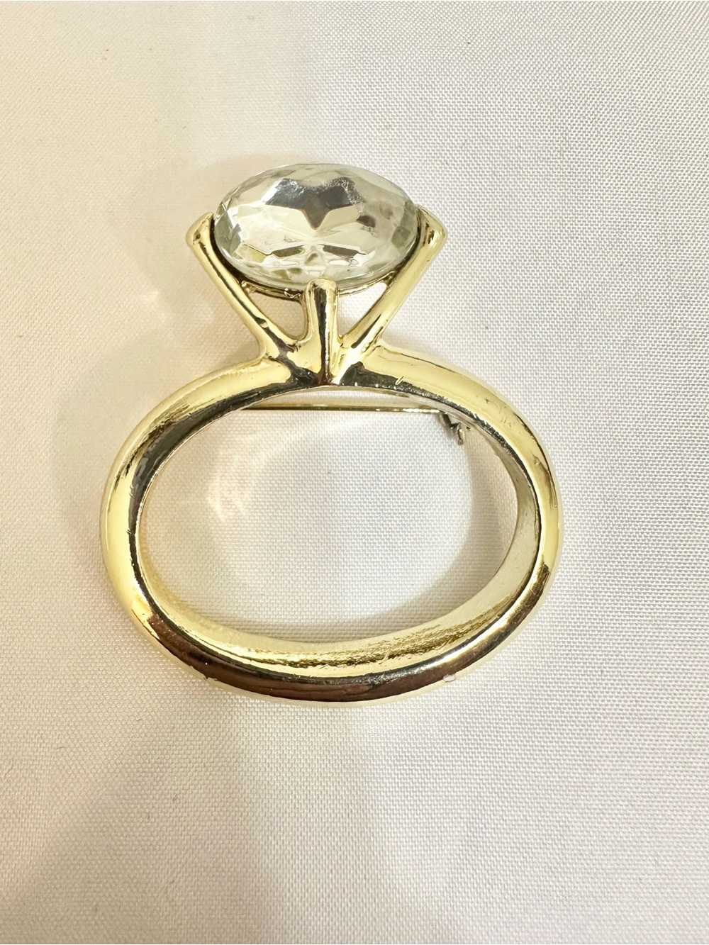 Fashion Jewelry Gold-Tone Ring Brooch with Clear Crystal